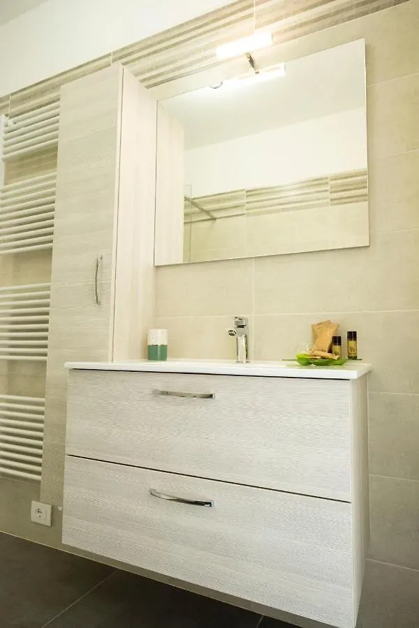 Marali Lake Apartments Di Enrica Bianchera Desenzano del Garda