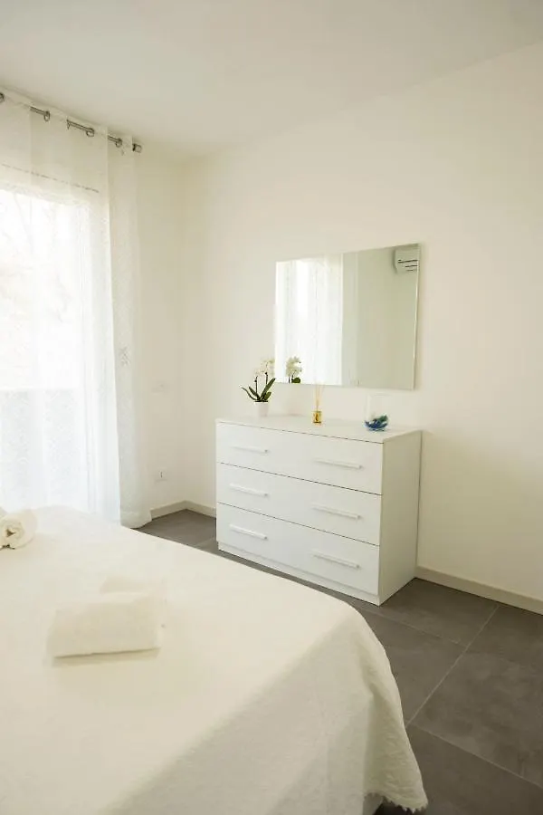 Marali Lake Apartments Di Enrica Bianchera Desenzano del Garda 0*,