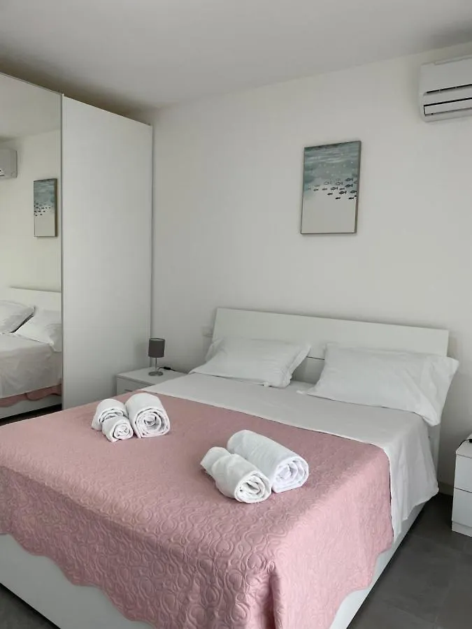 Marali Lake Apartments Di Enrica Bianchera Desenzano del Garda